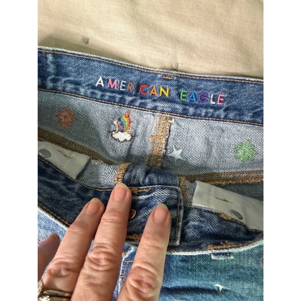 American Eagle Embroidered Denim Shorts Sz 0‎ Medium Wash Rainbow Smiley Cutoff